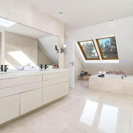 Mercedes Villa Marbella