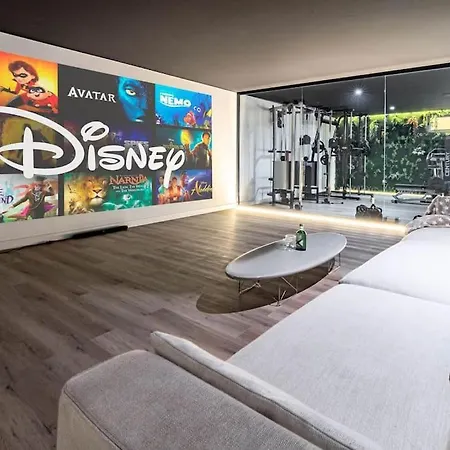 Mercedes 马尔韦利亚